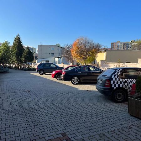 Hotel Marathon Senec Bagian luar foto