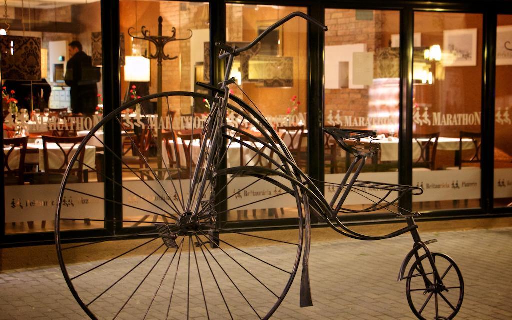 Hotel Marathon Senec Bagian luar foto