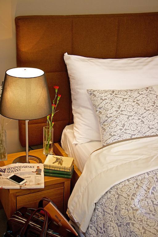 Hotel Marathon Senec Bagian luar foto