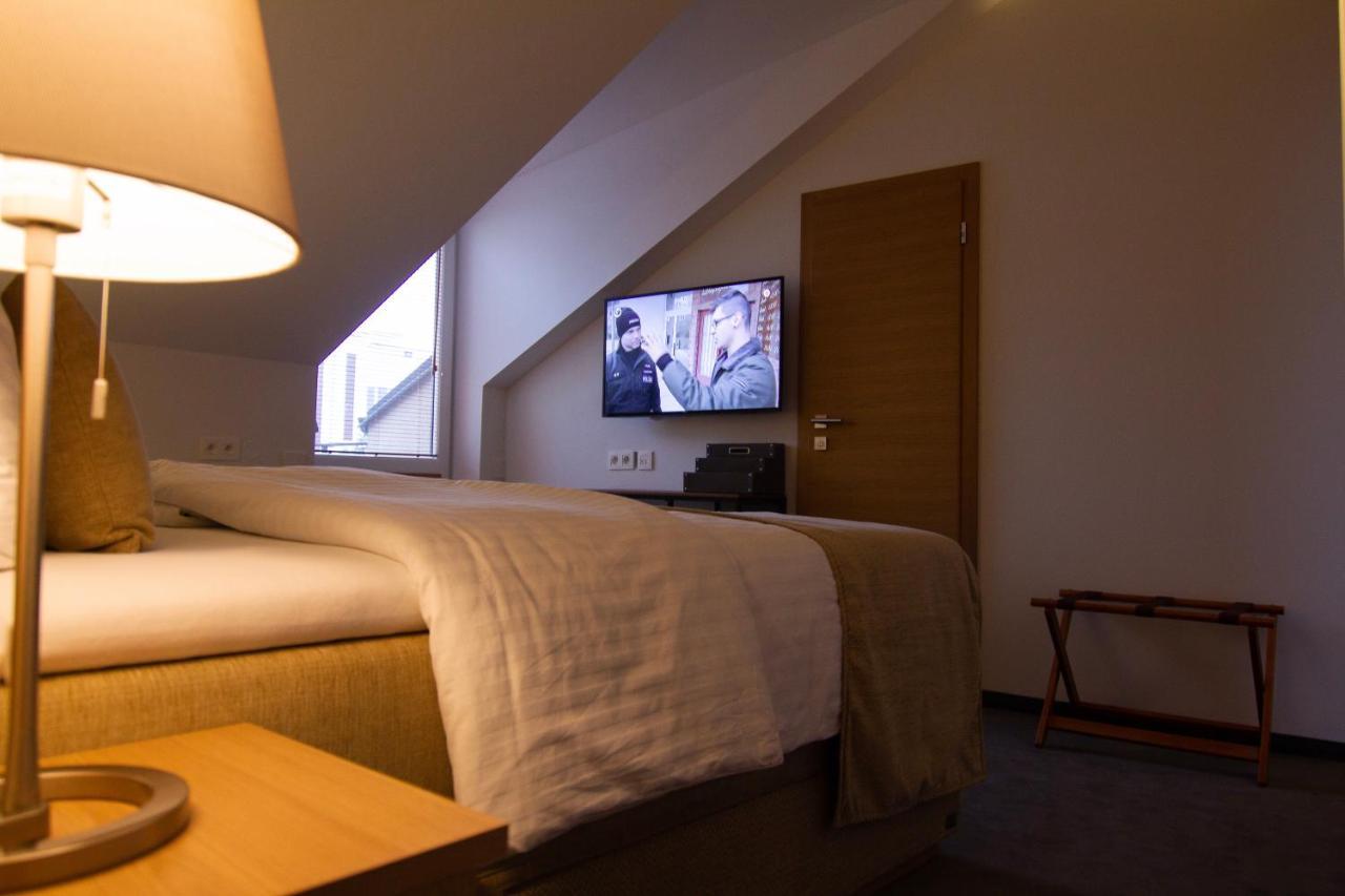Hotel Marathon Senec Bagian luar foto